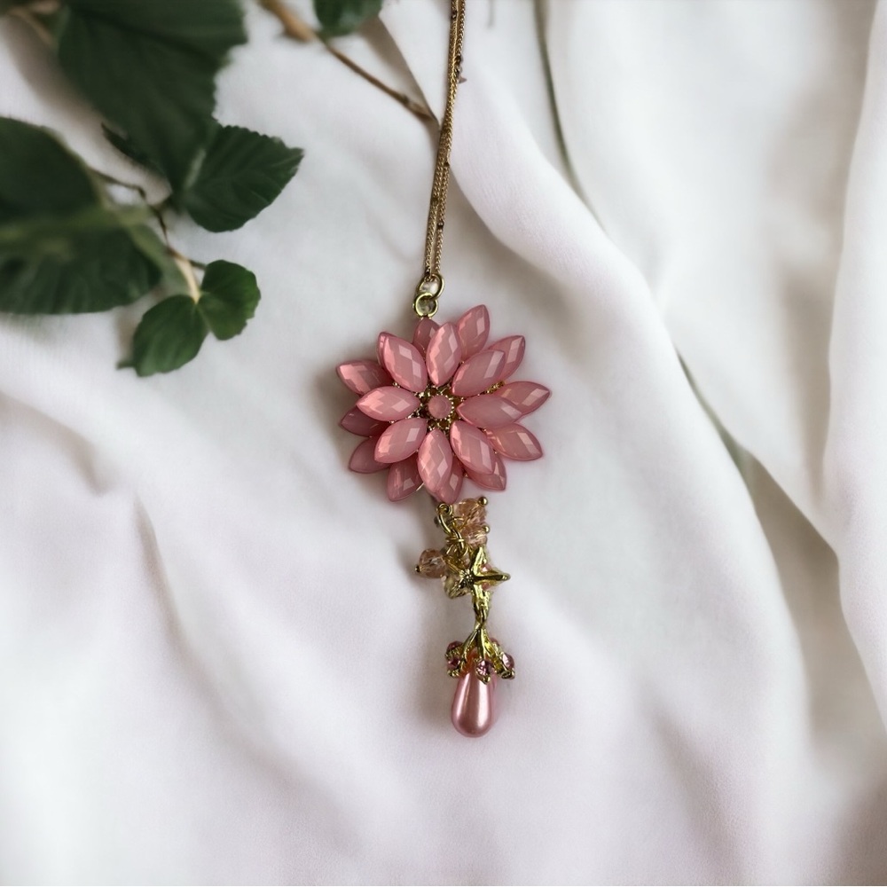 Pink Flower Pendant Necklace - Picture 3 of 7